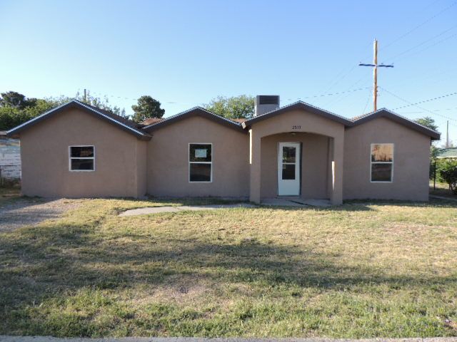 2512 Arkansas St, Carlsbad, NM 88220