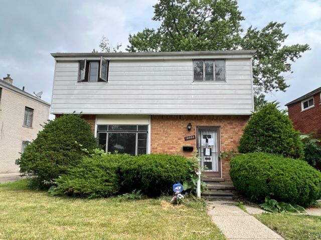 18330 Cathedral St, Detroit, MI 48228