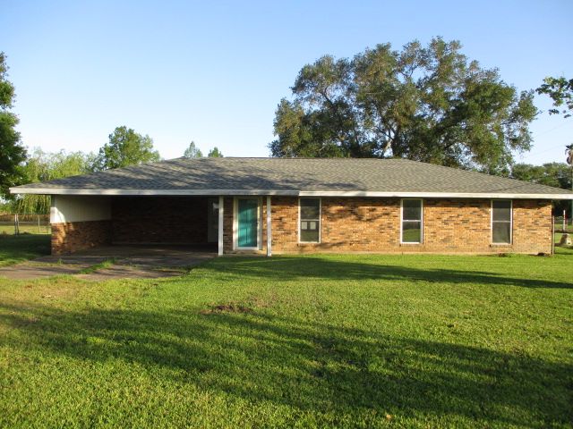 2208 Segura Rd, New Iberia, LA 70560