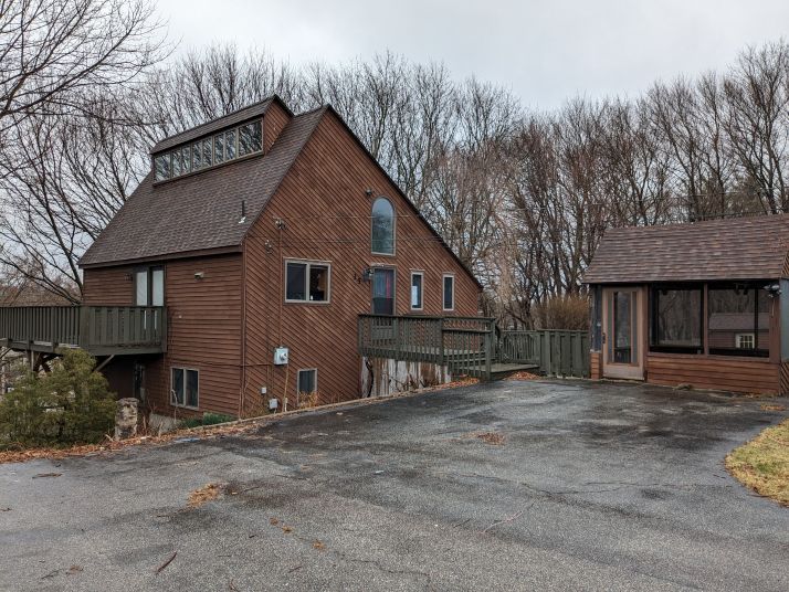 15 Tanner Rd, Webster, MA 01570