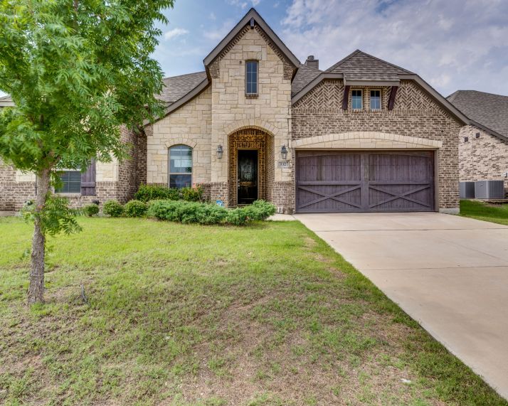 532 Harvest Grove Dr, Waxahachie, TX 75165