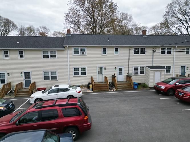 10 CAROLINA DR, Oakdale, CT 06370