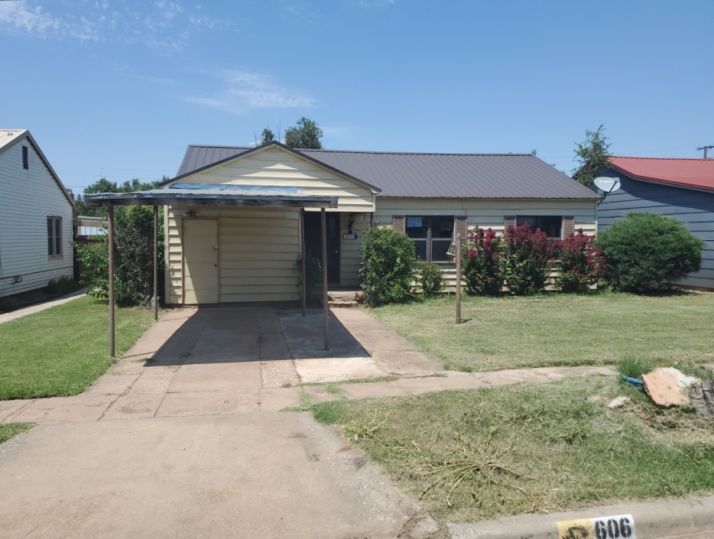 606 E Davis St, Tipton, OK 73570