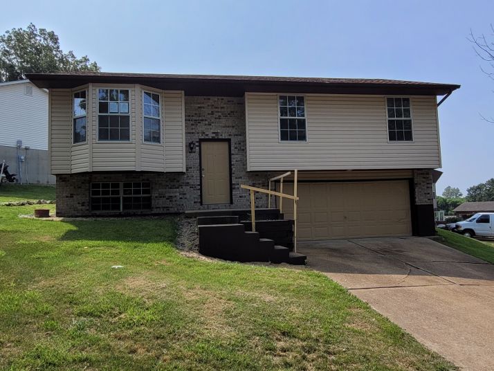 1125 Oregon Trails Dr, Imperial, MO 63052