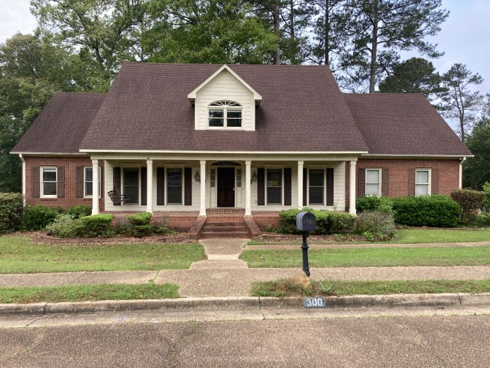 300 Monterey Dr, Clinton, MS 39056