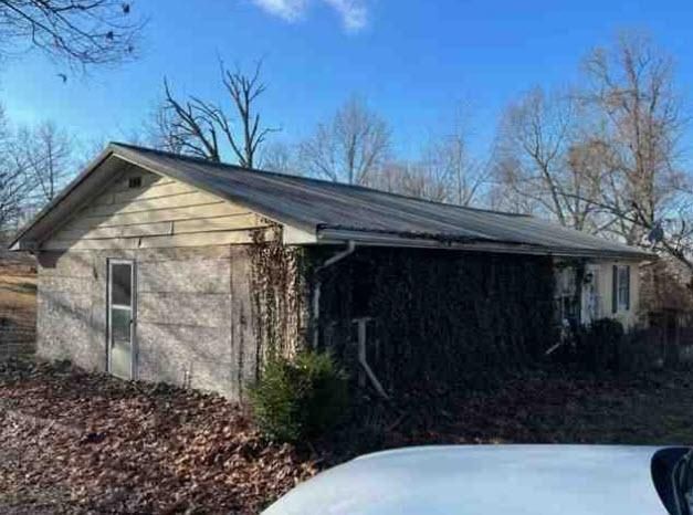 675 BOLING ROAD, Utica, KY 42376