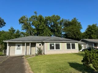 2308 Butler Dr, Orange, TX 77630