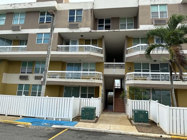 1-305 Cond Alturas De Monte Verde, Toa Alta, PR 00953