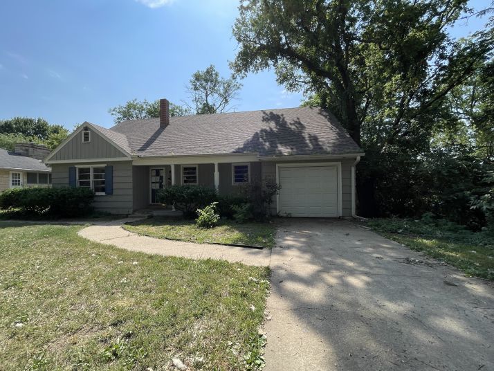 2413 SW Western Ave, Topeka, KS 66611
