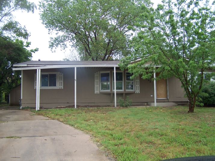 4342 E Deer Lake Ct, Wichita, KS 67210