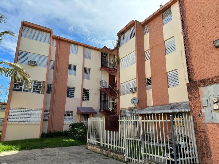 Apt D44 Los Naranjales Condo, Carolina, PR 00983