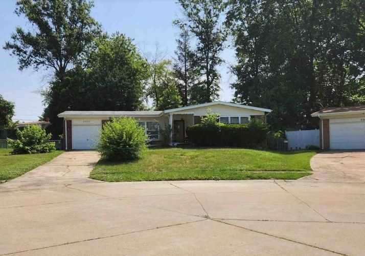 3350 HERMOSO DR, Florissant, MO 63033