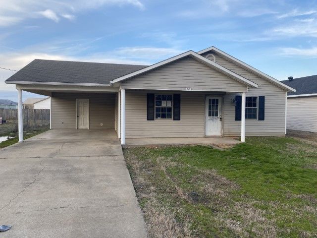 305 Landrum Ln, Paragould, AR 72450