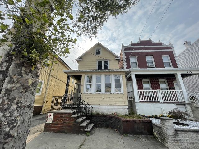 176 1st St, Perth Amboy, NJ 08861