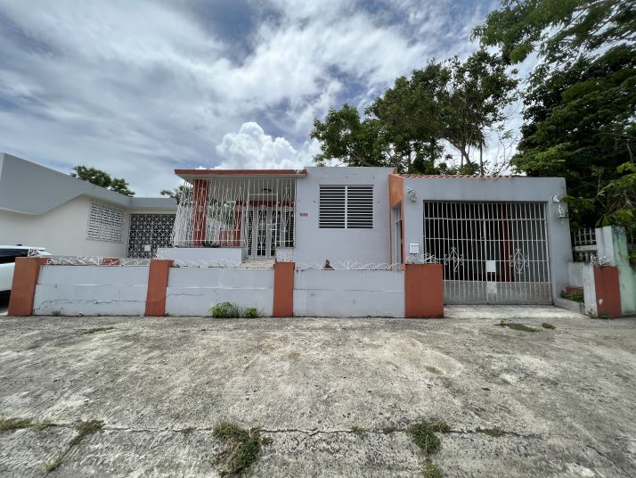 1052 12 SE St, San Juan, PR 00921