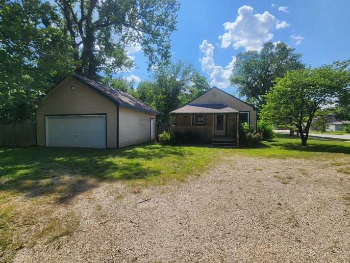 2053 Judson St, Manhattan, KS 66502