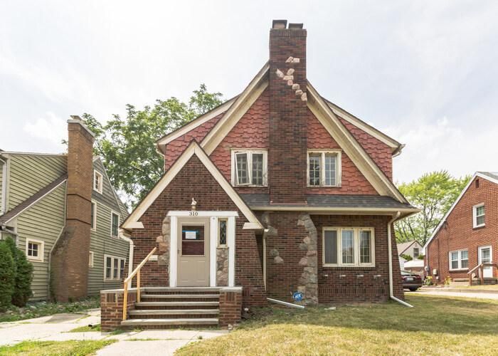 310 W ST, Lansing, MI 48915