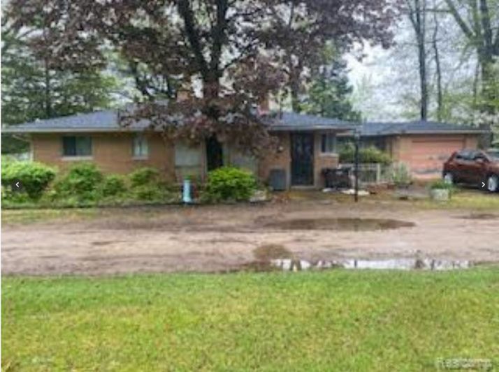 400 Lakeshore Drive, Grass Lake, MI 49240