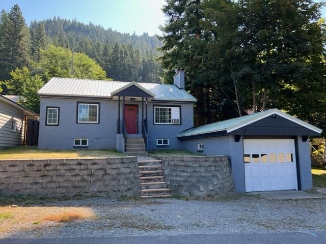 16 Orchard Ave, Silverton, ID 83867