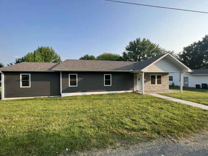 1506 E Clark St, West Frankfort, IL 62896