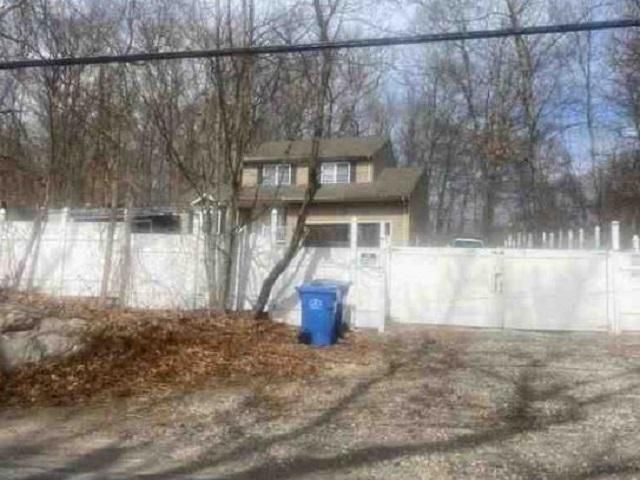 70 WHALEHEAD RD, Gales Ferry, CT 06335