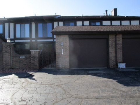 203 Country Club Dr, Saint Clair Shores, MI 48082