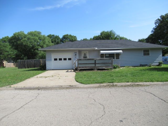 345 E Monroe Ave, Garnett, KS 66032