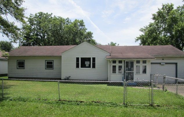 1205 E 46th St, Anderson, IN 46013