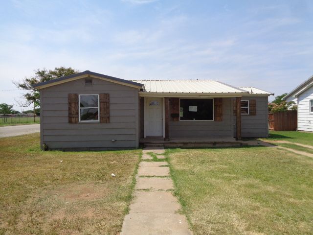 420 Hicks Place, Levelland, TX 79336