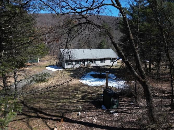 936 EQUINUNK CREEK RD, Lakewood, PA 18439