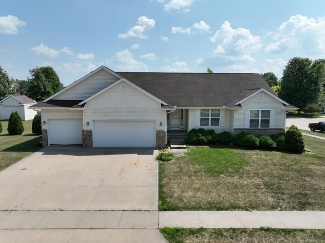 703 VIKING DR, Solon, IA 52333