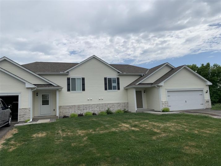 1012 White Tail Ln, Montrose, MN 55363