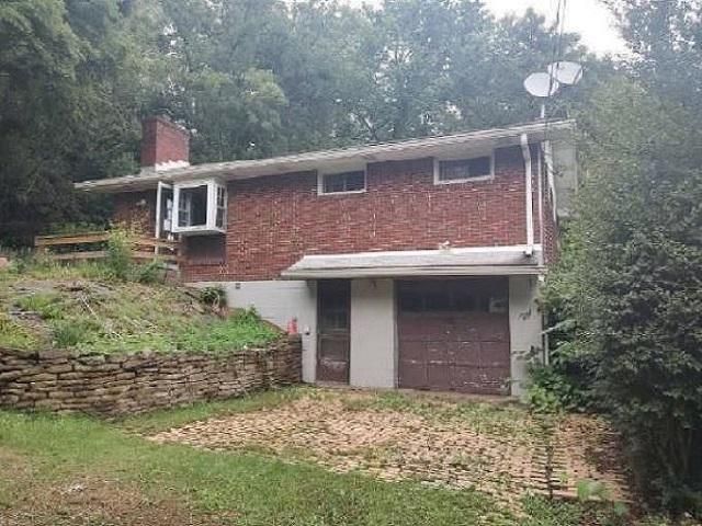 100 LEONARD ST, Mc Kees Rocks, PA 15136