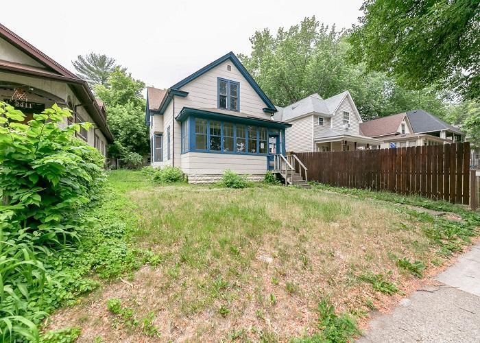2413 THOMAS AVE N, Minneapolis, MN 55411