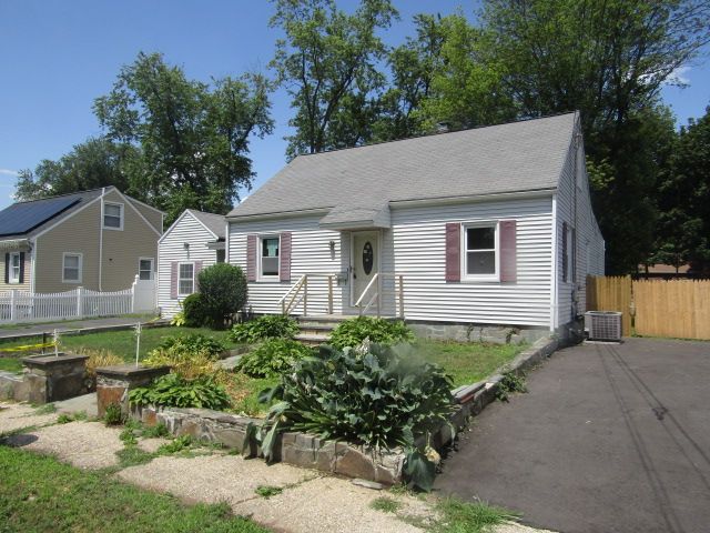 57 Emerald St, Bridgeport, CT 06610