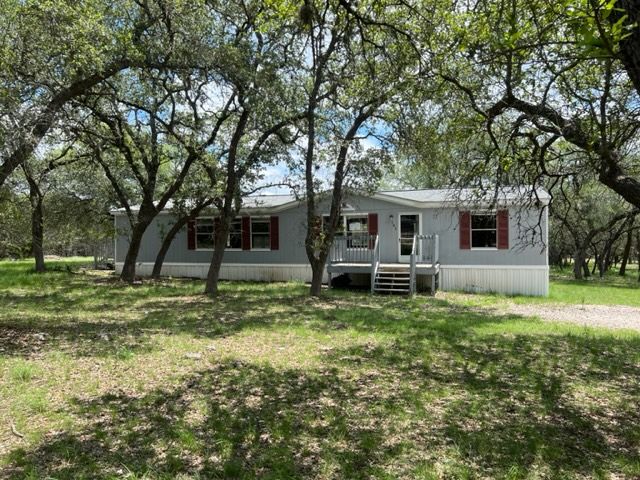 103 Vista Rdg, Bandera, TX 78003