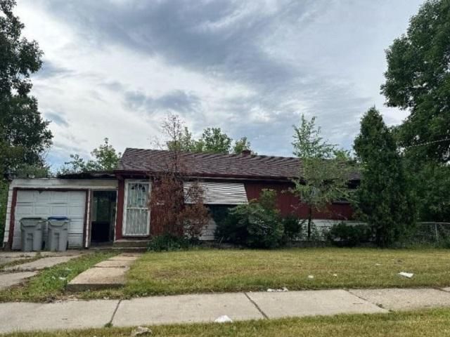 7237 W GRANTOSA DR, Milwaukee, WI 53218