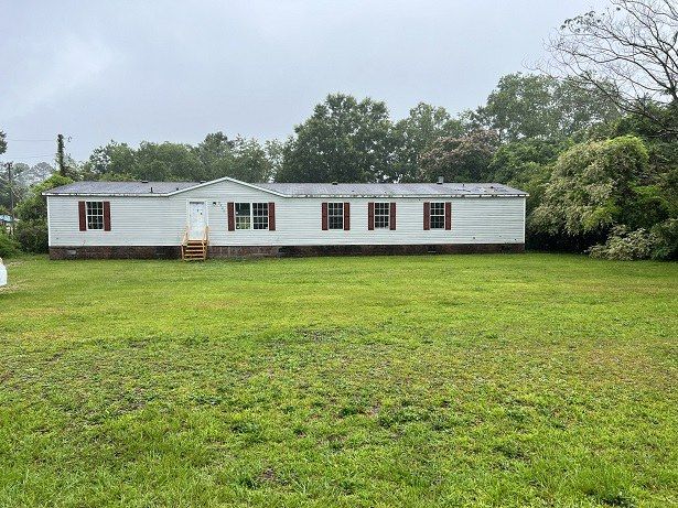 2422 W Bryan St, Effingham, SC 29541