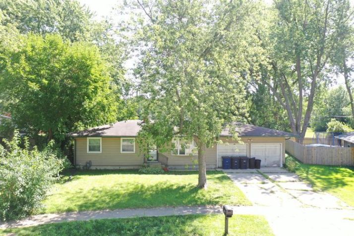 606 SOUTHWIND DR, Michigan City, IN 46360