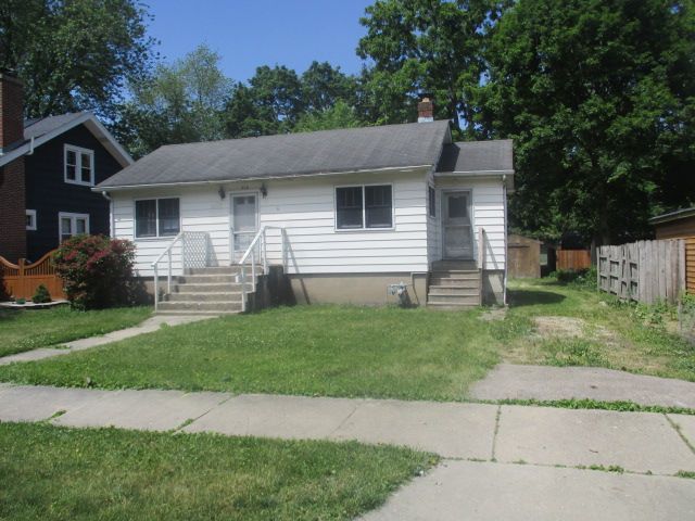 216 Sophia St, West Chicago, IL 60185