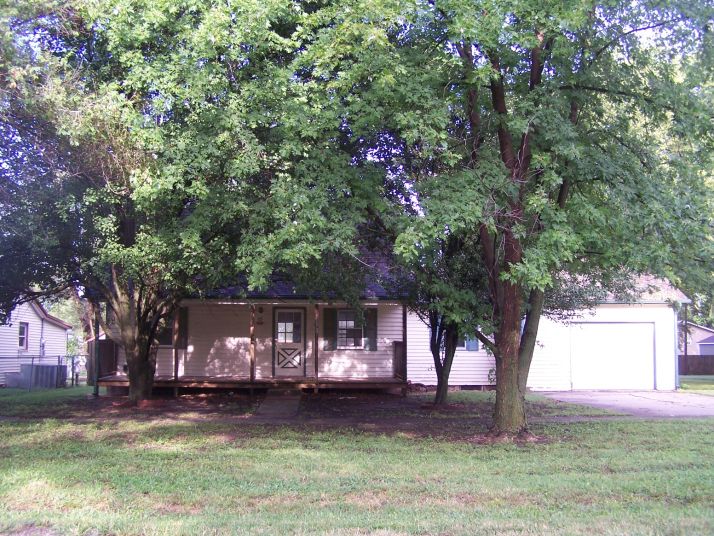 113 N Forrest St, Douglass, KS 67039