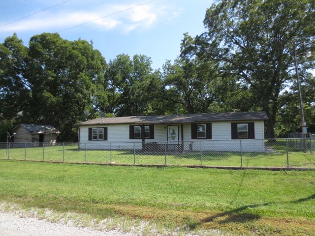 1578 Wagon Rd, Mapleton, KS 66754