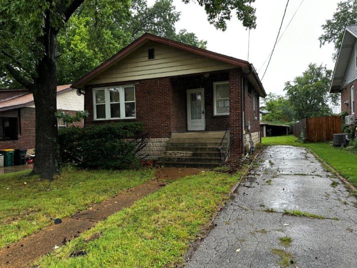 8733 Burton Ave, Saint Louis, MO 63114