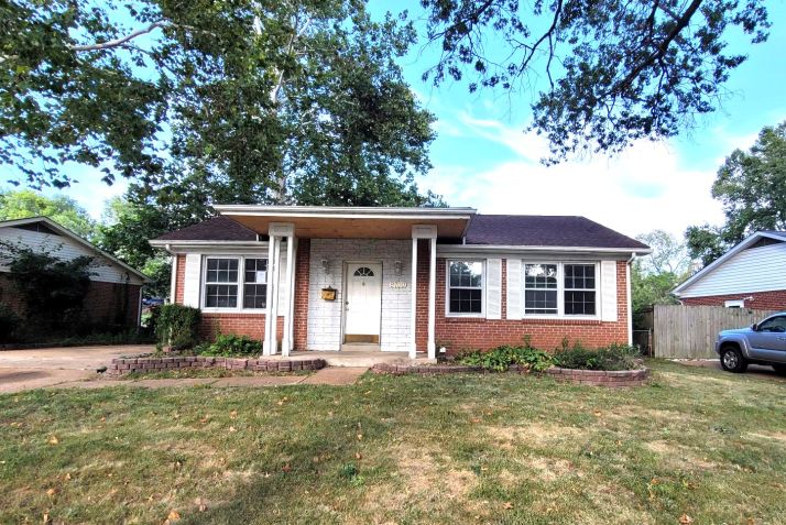 9700 Hale Dr, Saint Louis, MO 63123