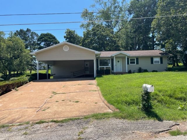 931 Maple St, Thayer, MO 65791