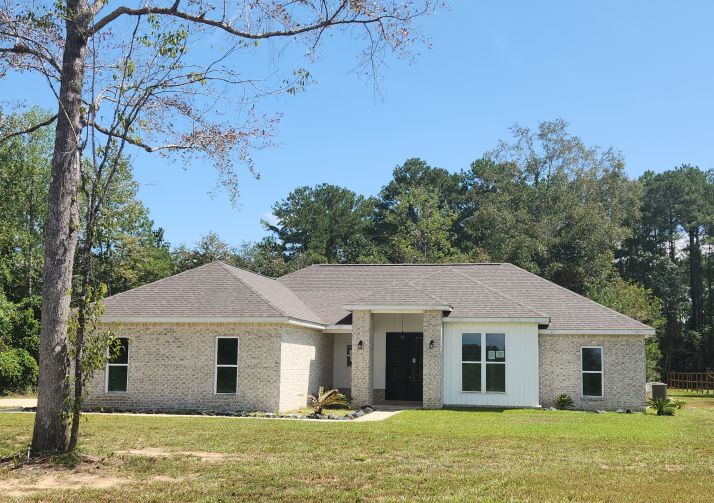 26020 Dennis Nelson, Lucedale, MS 39452