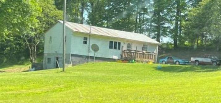 2704 FISHING CRK RD, Yosemite, KY 42566