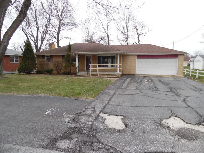 181 Fraser Ln, Hobart, IN 46342