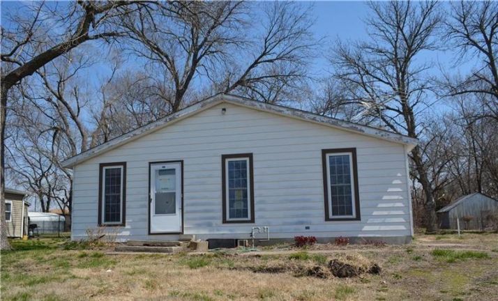 817 MAIN ST, Wellsville, KS 66092