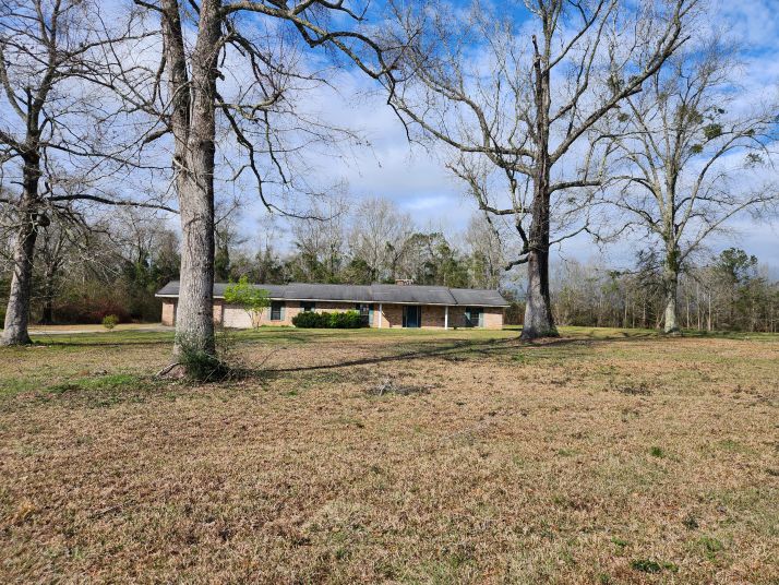 393 Crossley Ln, Brewton, AL 36426